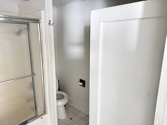 5th image of 121 W Plymouth St #B