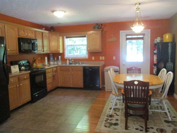 3rd image of 697 Cottonwood Dr