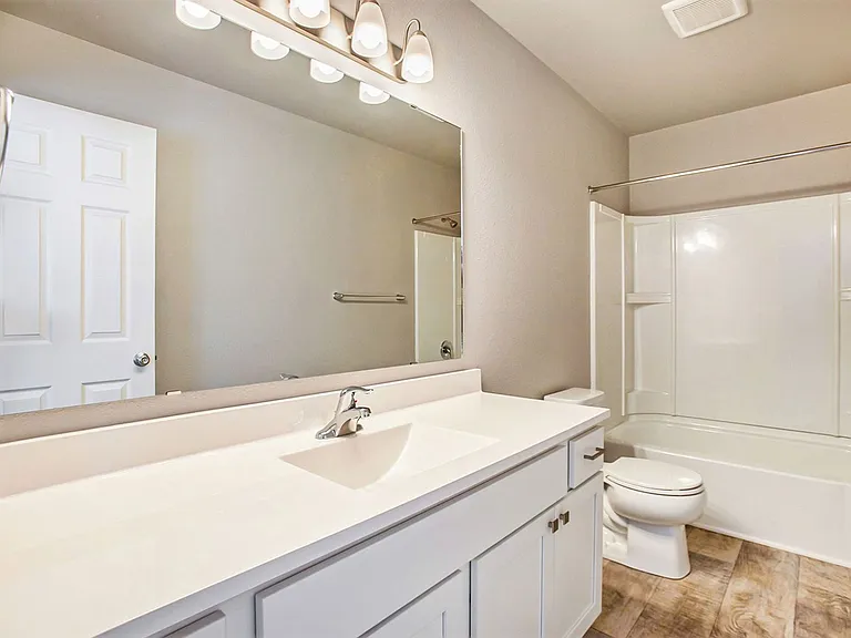 2401 Richardson Ct — Photo 11