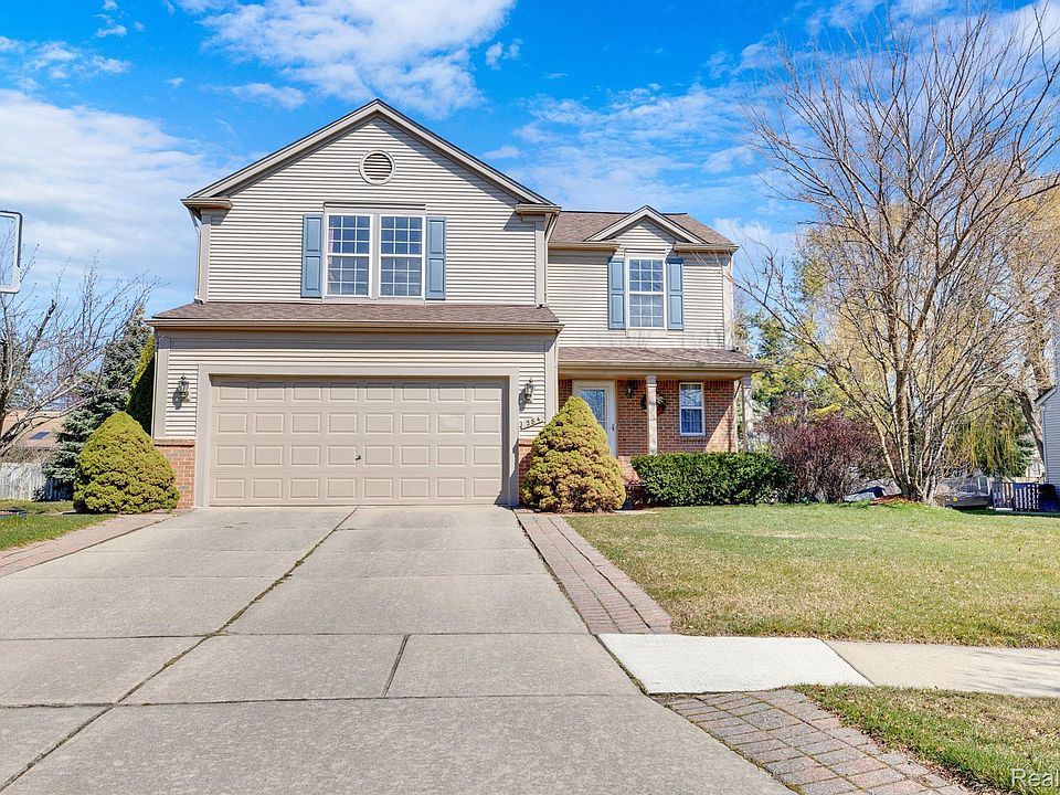 1st image of 284 Regents Dr