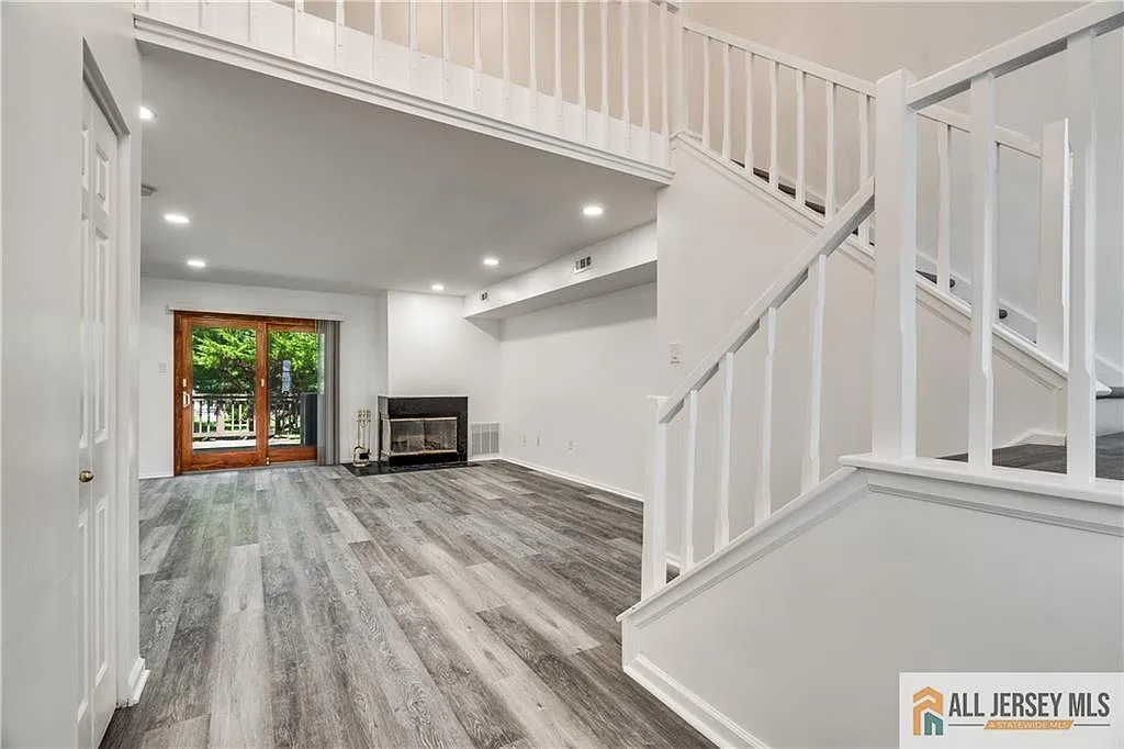 2 bed, 2.5 bath, 1336 sqft, $3,500 — Photo 3