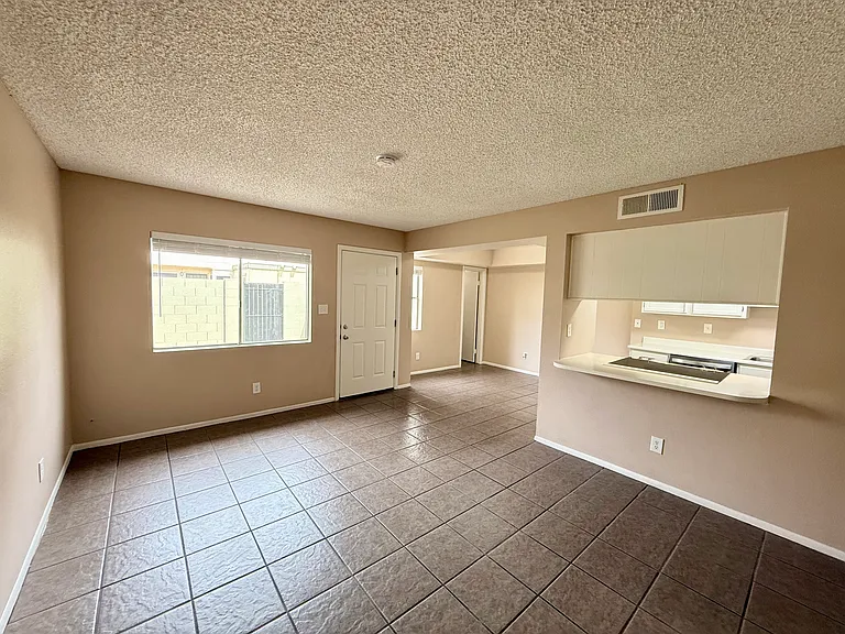 5847 N 48th Dr — Photo 4