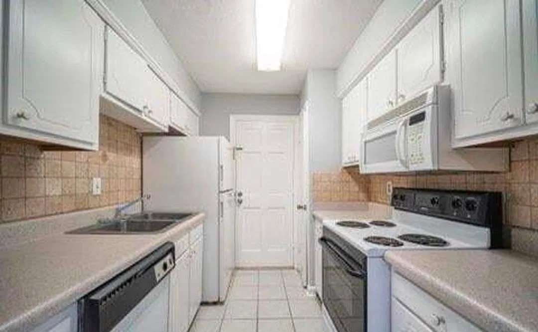 1 bed, 1.0 bath, 942 sqft, $1,250 — Photo 2