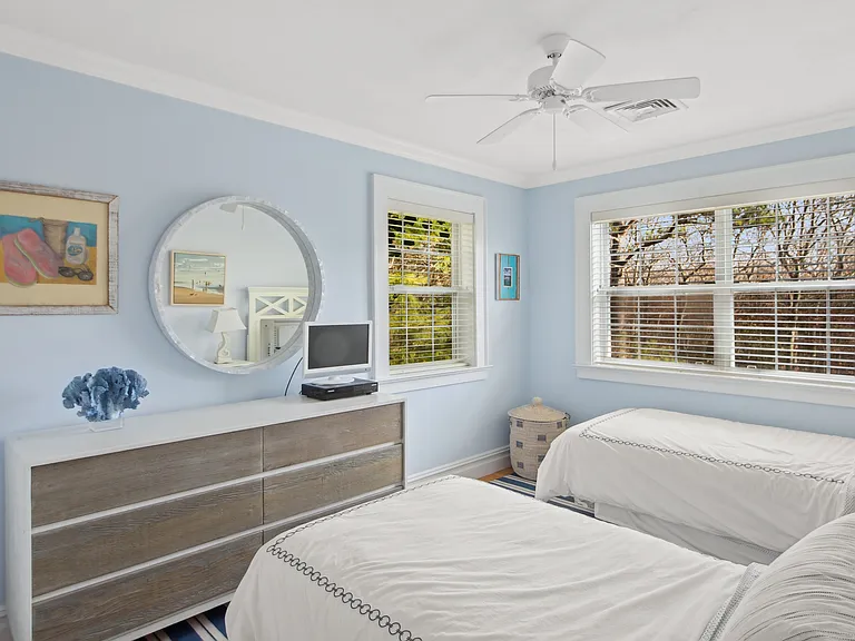 371 Sag Harbor Tpke — Photo 45