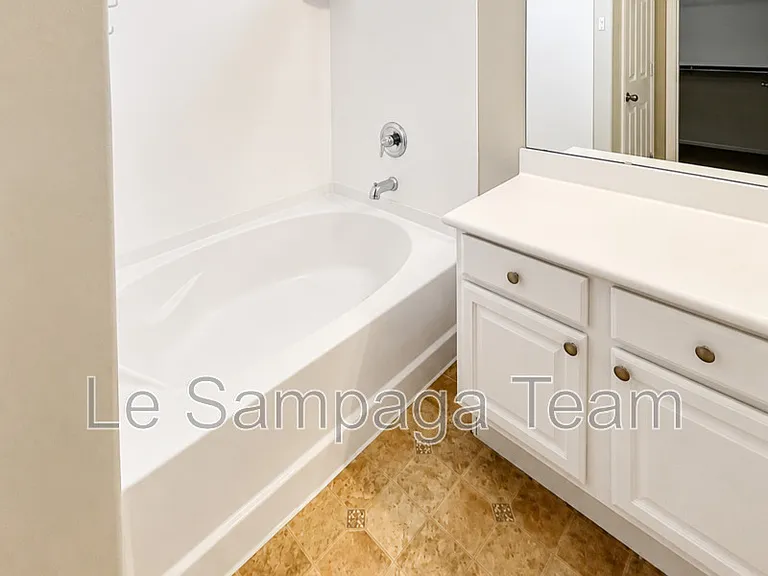 17636 W Maui Ln — Photo 28