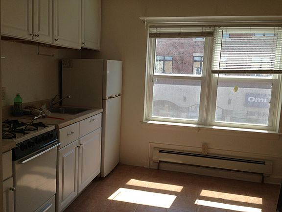 4th image of 211 Mac Ave #A/b