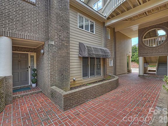 2nd image of 2330 Roswell Ave APT G