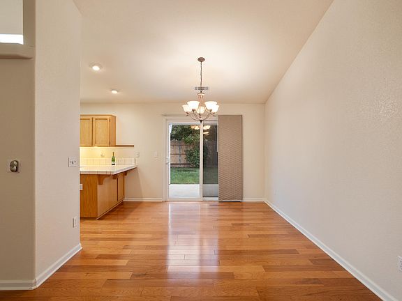 5th image of 3226 Dartford Dr