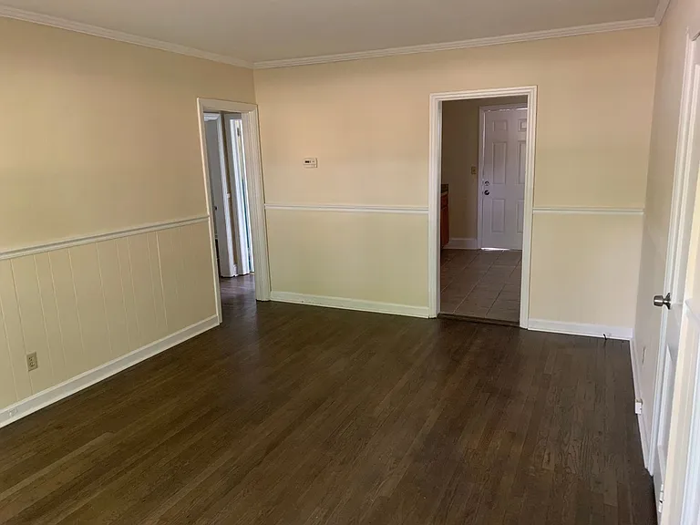 807 Stewart St — Photo 2