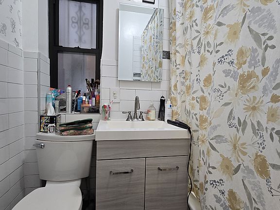 4th image of 246 W 106th St #1B