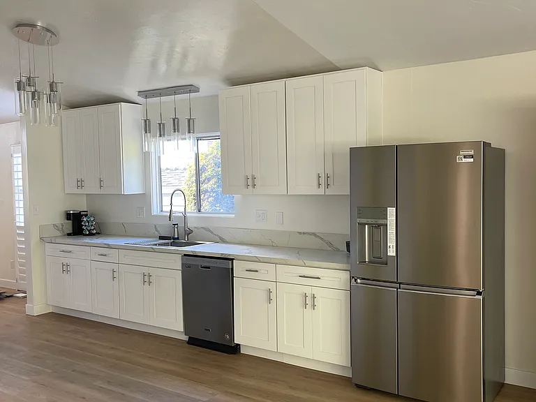 3225 Lloyd St — Photo 3