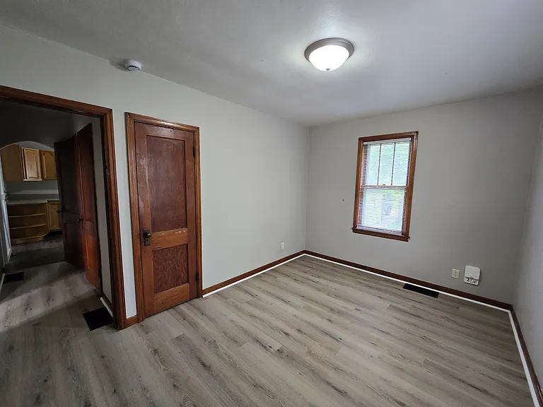 1812 Logan Ave — Photo 13