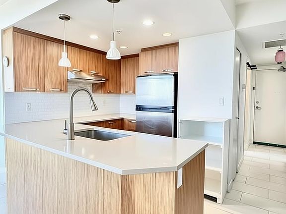 4th image of 8333 Anderson Rd #1501