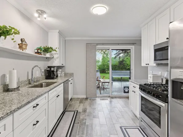 2505 Florida Ave N, Golden Valley, MN 55427