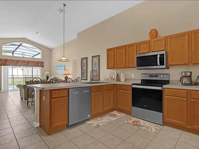 1438 Solana Cir — Photo 6