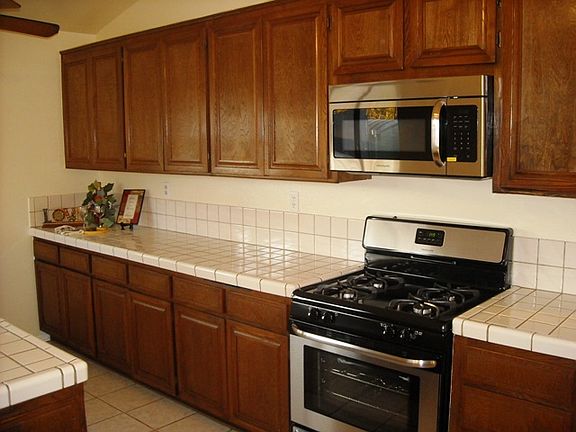 Lots of counter&storage space New appliances