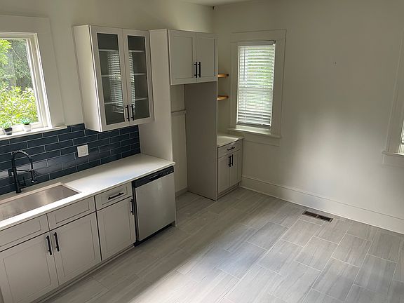 5th image of 1340 Courtland Ave