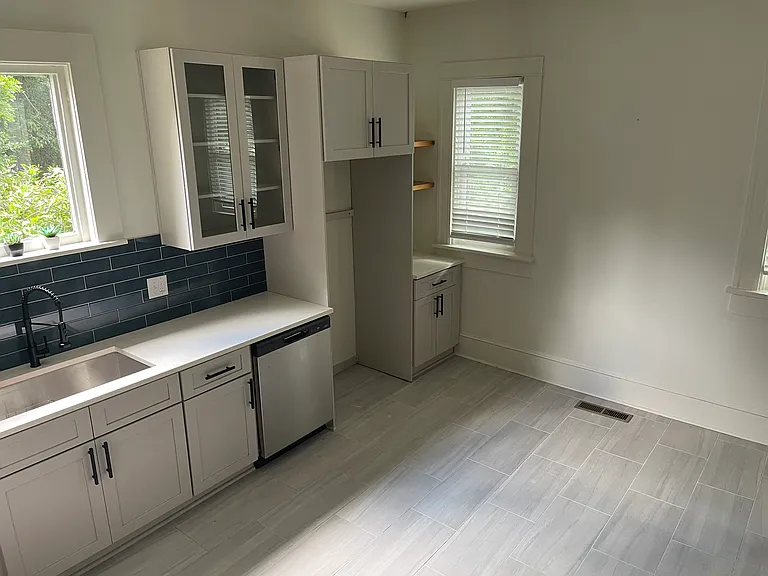 1340 Courtland Ave — Photo 5