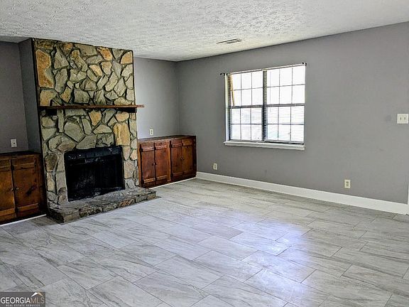 3rd image of 5695 Liberty Rd