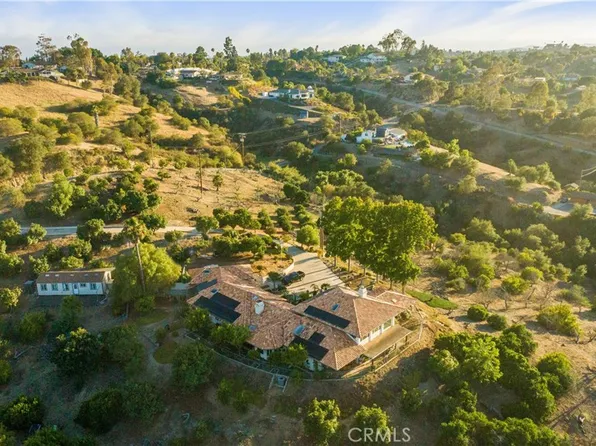 1109 N Stage Coach Ln, Fallbrook, CA 92028