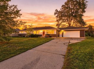8413 Meadow Lake Rd E, New Hope, MN 55428