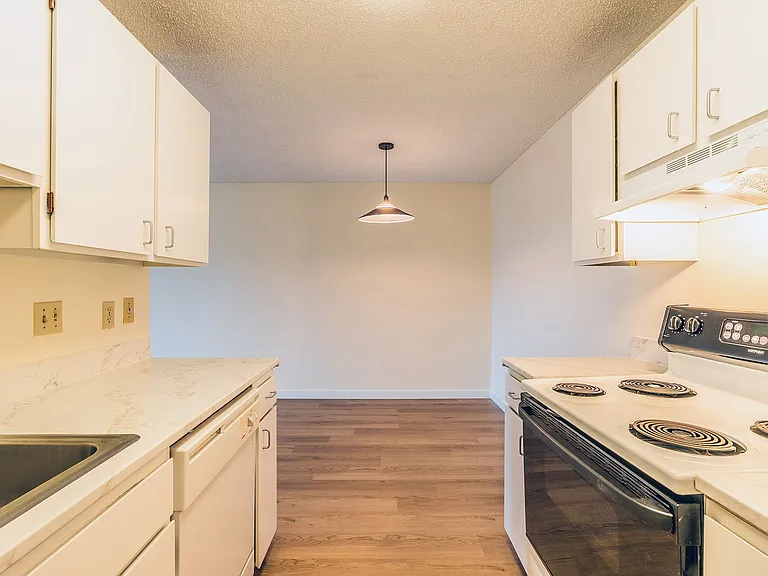 Galleon Apartments — Photo 6