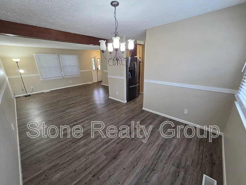 3 bed, 2.0 bath, $2,400 — Photo 3