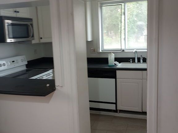3rd image of 11 Penn Blvd