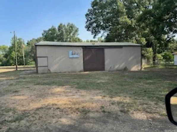 108 Oak St, Camden, AR 71701