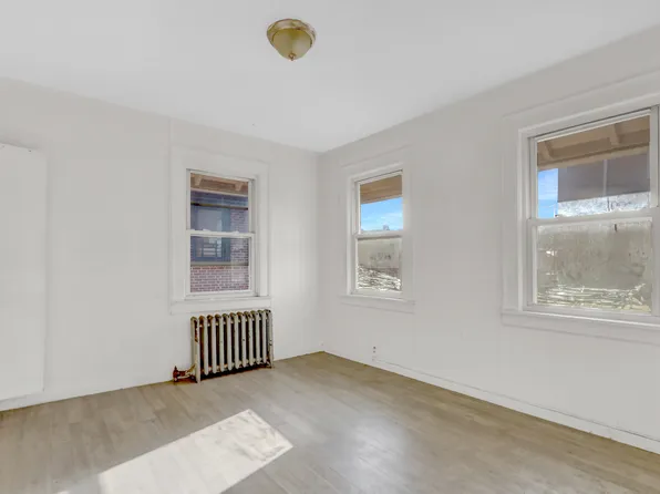 22-17 Collier Avenue image 15 of 20