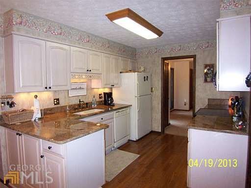 2nd image of 19 London Ln SE