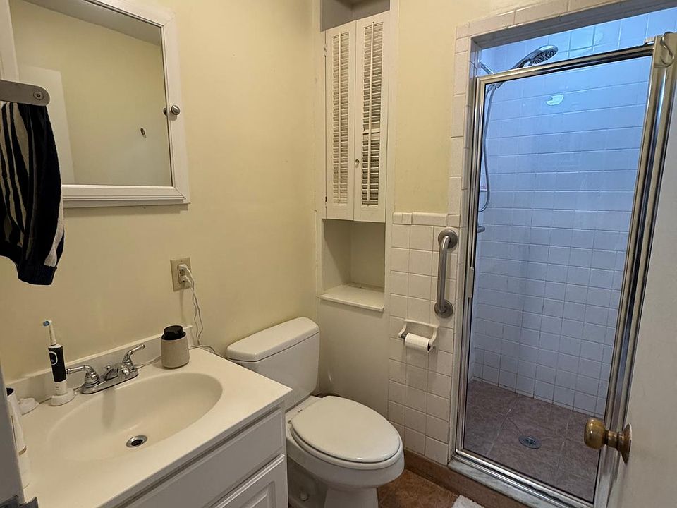 En suite bathroom for the primary bedroom