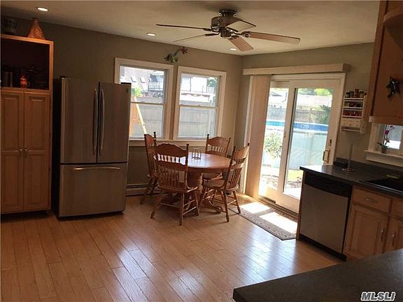 3rd image of 2 Felway Dr