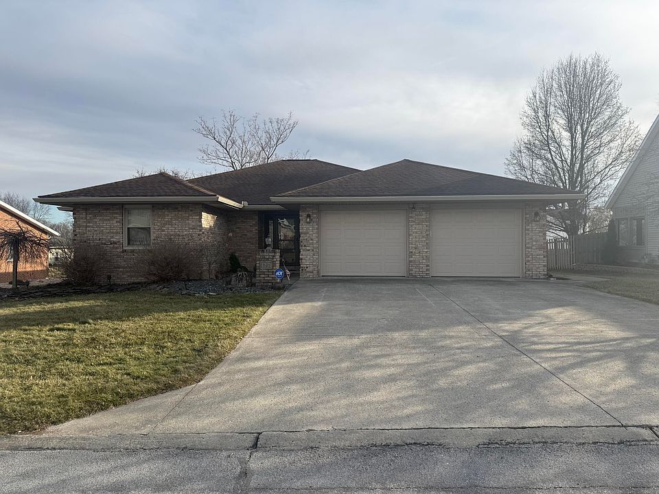 1st image of 821 Helen Dr