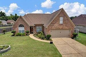 1st image of 10660 Lexington Dr