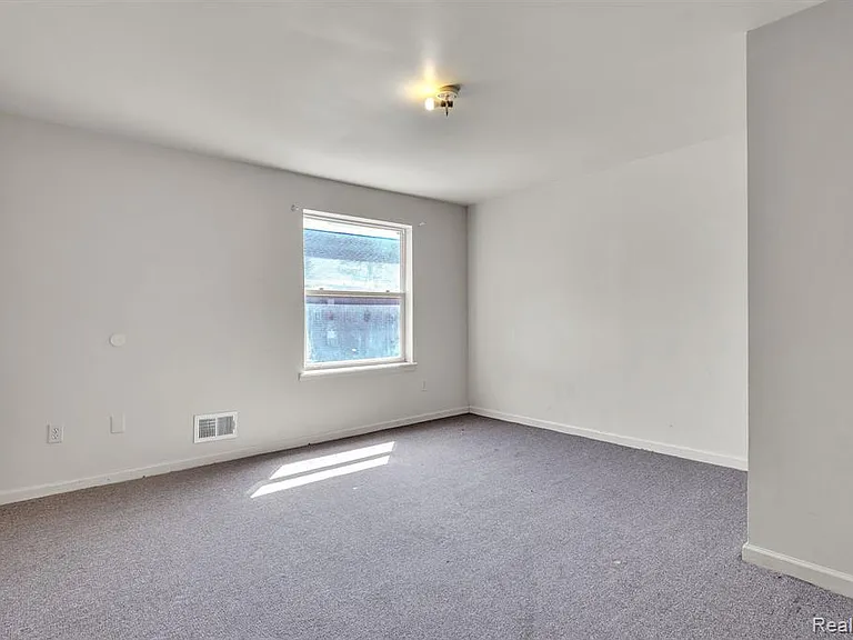 764 Woodmere St — Photo 37