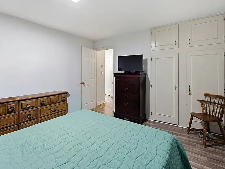 304 W 7th St — Photo 7