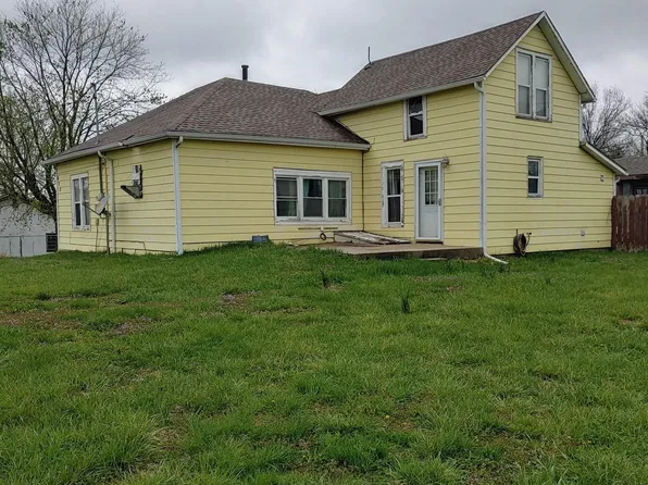 608 E Lake St, Mc Louth, KS 66054