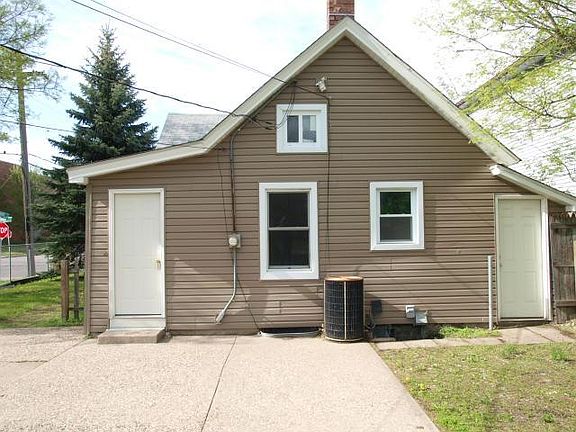 3rd image of 436 Minnehaha Ave W