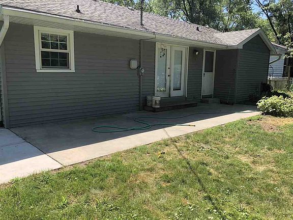 4th image of 403 Maple Ct