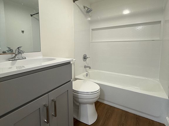 2nd image of 3913 Oakmont Dr #3