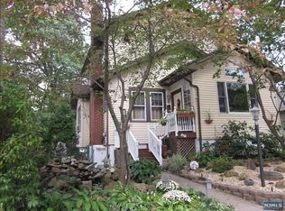 37 Lincoln Pl, Waldwick, NJ 07463