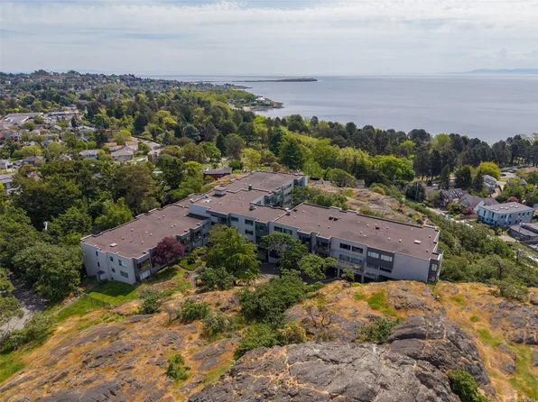 1433 Faircliff Ln #406, Victoria, BC V8S 3J6