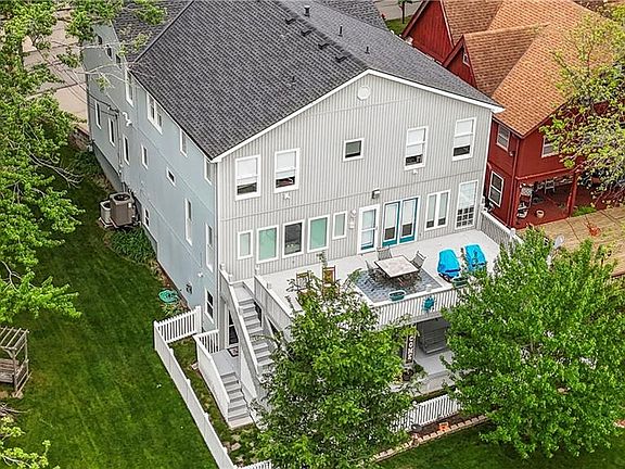 2nd image of 44 Beach Dr