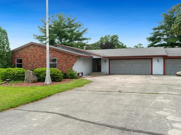 9844 N 2nd St, Roscoe, IL 61073