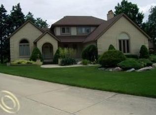 34315 Haldane Dr, Livonia, MI 48152