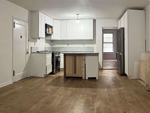 3rd image of 459 W 24th St #2