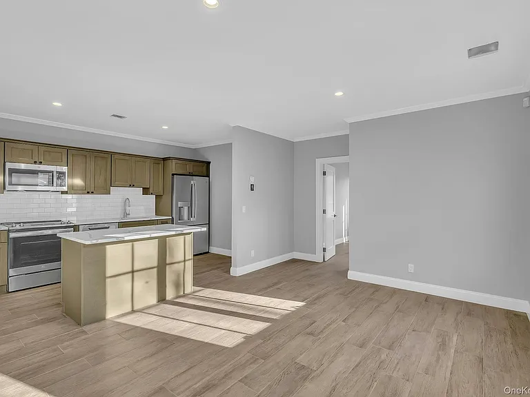 156 W Broadway #3 — Photo 10