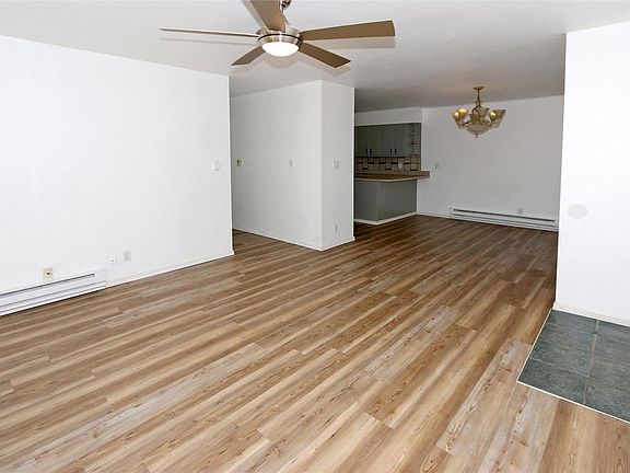 5th image of 10015 Bunker Hill Dr APT G