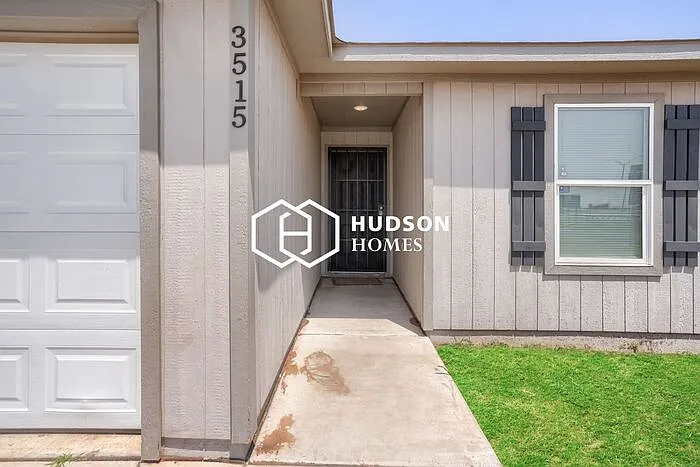 3 bed, 2.0 bath, 1028 sqft, $899 — Photo 3